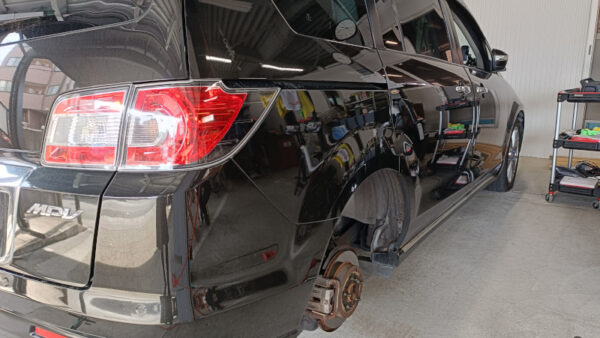MPV　タイヤ交換